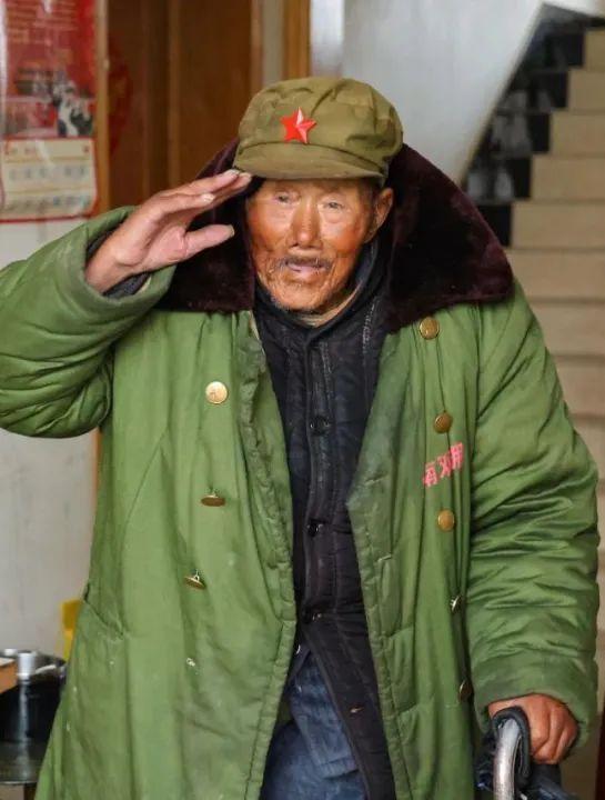 100歲了，這名老兵還在堅持……